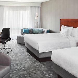 Queen Room Mobility or hearing accessible