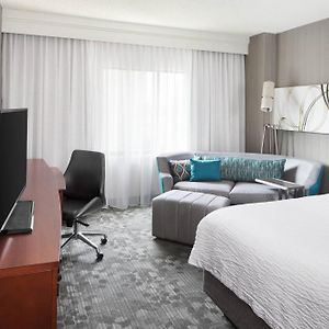 King Room Mobility or hearing accessible